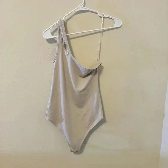 NWOT Abercrombie & Fitch Asymmetrical Cream Bodysuit - Picture 3 of 8
